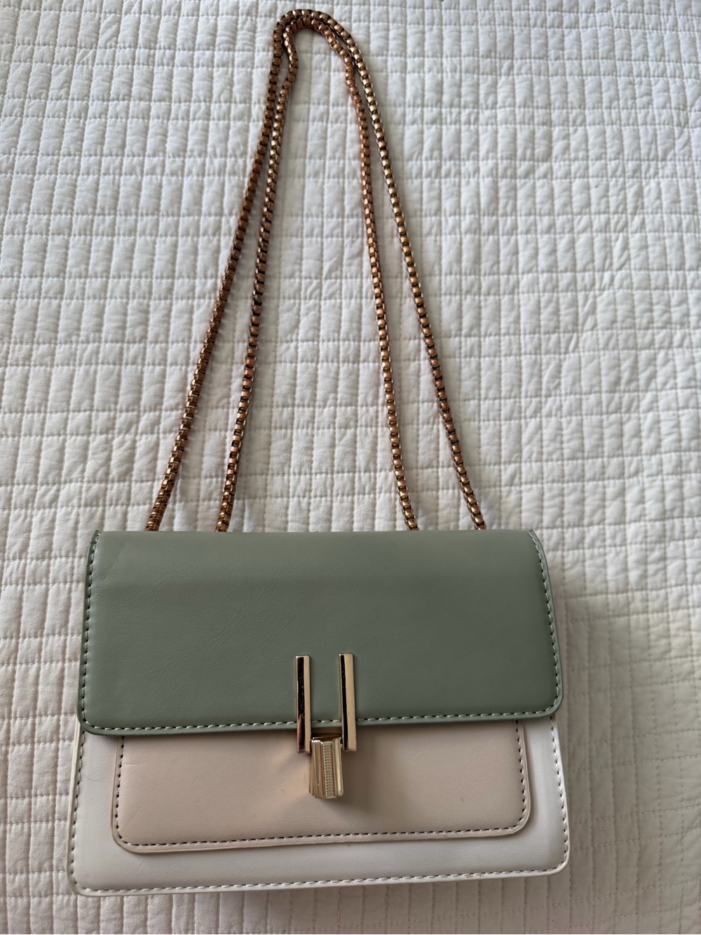 Women’s Two-Tone Chain Crossbody Bag in Sage and Cream